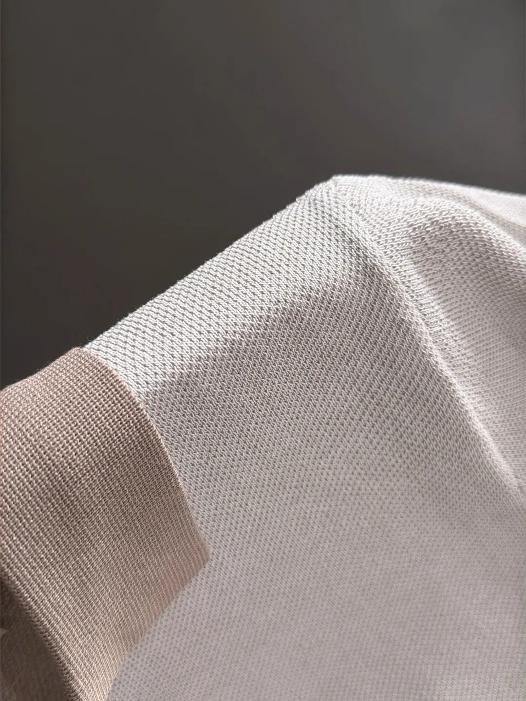 Next day shipment High Quality BC 2026 Summer New Arrival men's short-sleeved T-shirt Made of combed cotton yarn knitted cotton fabric, pure cotton high-weight special yarn, it feels full of weight when weighed, and the upper body is more textured than ordinary T-shirts. This texture can cope with the weather easily and is suitable for both hot and cold! The pattern on the chest adopts three-dimensional embroidery technology, and is perfectly produced stitch by stitch with reference to the original version! Loose fit design, looks noble. Size: M to XXXL